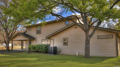 6496 N Us Highway 83, Leakey, TX, 78873-3067 | Card Image