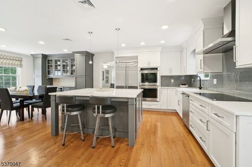 4 Poinsetta Ct, Kinnelon, NJ, 07405-3008 | Card Image