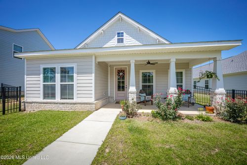 104 Everly Cir, Ocean Springs, MS, 39564-5699 | Card Image