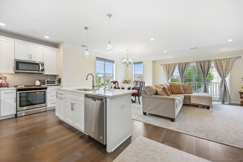 1022-1022 Country View Rd, Danbury, CT, 06810-5262 | Card Image