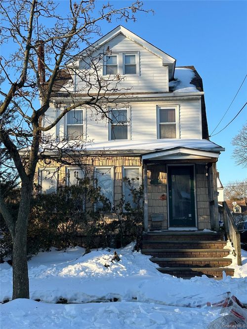 19 Everett St, Lynbrook, NY, 11563-3230 | Card Image