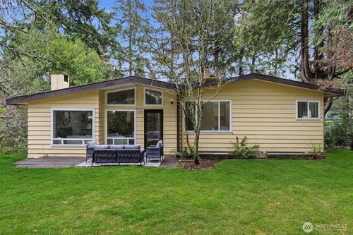 2431 Evergreen Point Rd, Medina, WA, 98039-1531 | Card Image