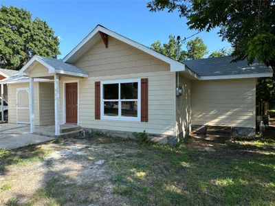 302 W College Avenue, House other with 3 bedrooms, 1 bathrooms and null parking in Comanche TX | Image 1