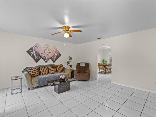 Living Room | Image 9