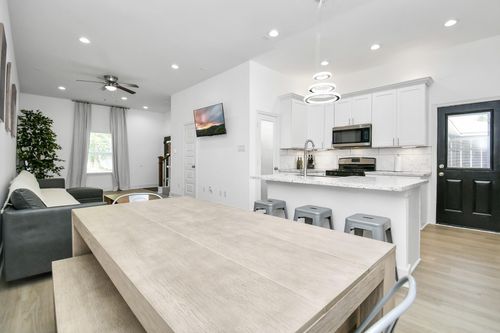 a-7031 Eastwood St, Houston, TX, 77021-5025 | Card Image