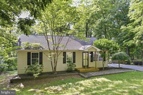 997 Wilderness Rd, LINDEN, VA, 22642-5819 | Card Image