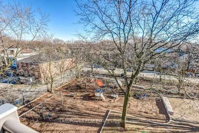 991 Dundas St E, House attached with 3 bedrooms, 3 bathrooms and 1 parking in Toronto ON | Image 36