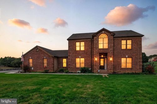 3744 Blue Hill Rd, HANOVER, PA, 17331-8596 | Card Image