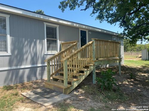 134 Rolling Hills Dr, La Vernia, TX, 78121-5620 | Card Image