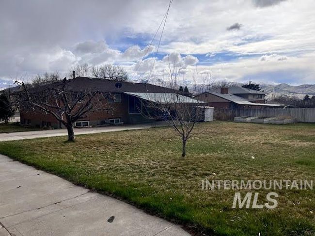 1818 E Terry St, House other with 6 bedrooms, 2 bathrooms and 4 parking in Pocatello ID | Image 4
