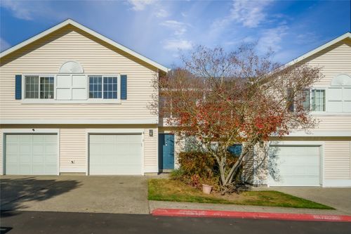 c2-927 132nd St Sw, Everett, WA, 98204-9353 | Card Image