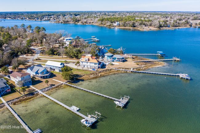 943 Chadwick Shores Dr, House other with 4 bedrooms, 4 bathrooms and null parking in Sneads Ferry NC | Image 64