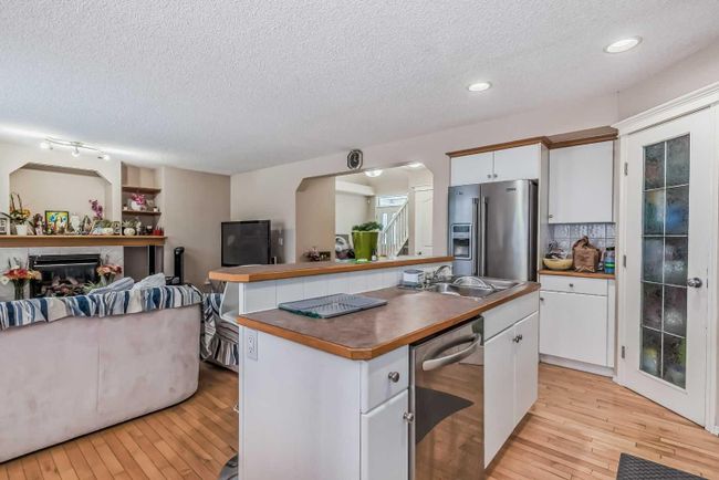 121 Coral Reef Close Ne, Home with 4 bedrooms, 3 bathrooms and 4 parking in Calgary AB | Image 11