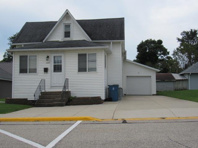 Grand St, Monticello, IA 52310