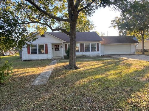 215 W Heard St, Refugio, TX, 78377-2620 | Card Image
