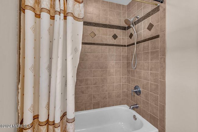 39 Honeysuckle Way, House other with 4 bedrooms, 3 bathrooms and null parking in Howell NJ | Image 24
