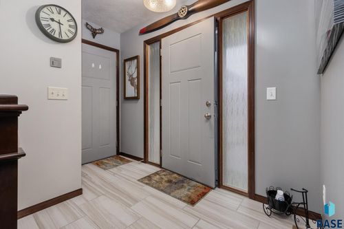 3633 E Brewster St, Sioux Falls, SD, 57108-8552 | Card Image