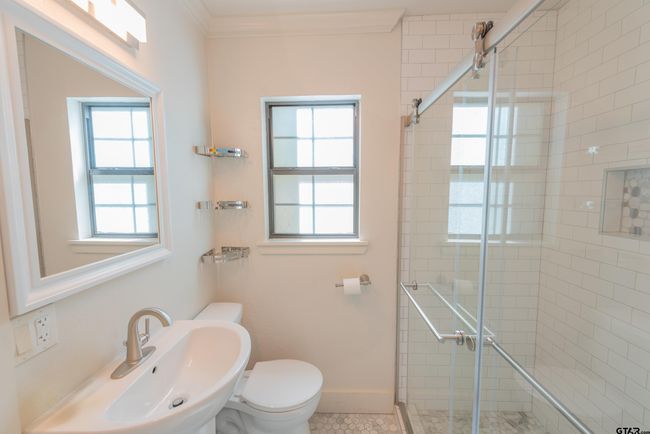 104 E Barker Creek Dr, House other with 3 bedrooms, 2 bathrooms and null parking in Scroggins TX | Image 11