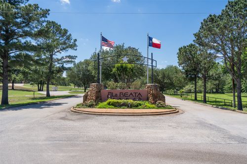 133 Roundup Rdg, Smithville, TX, 78957-2396 | Card Image