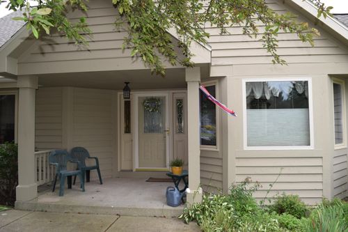 2124090 Garden Cir, Pewaukee, WI, 53072-4679 | Card Image
