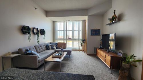 323-2650 University Ave W, Saint Paul, MN, 55114-1927 | Card Image