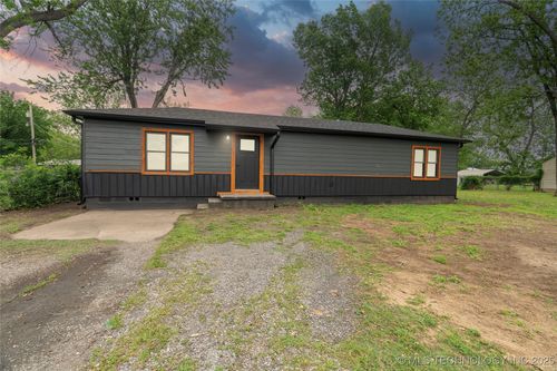 5667 S Quincy Ave, Tulsa, OK, 74105-7945 | Card Image