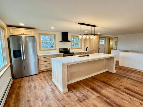 122 Raymond Ave, Newport, VT, 05855-1948 | Card Image