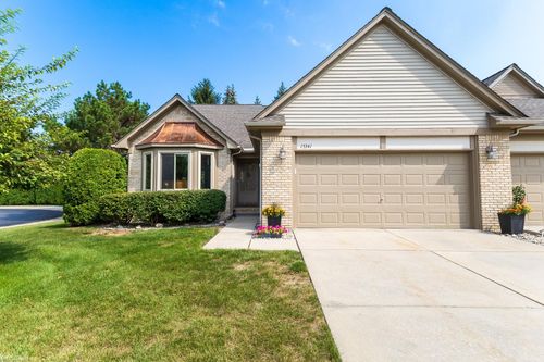 15341 Pebble Pointe Dr, Clinton Township, MI, 48038-5130 | Card Image