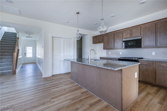 9165 Ledge View Ter, Townhouse with 3 bedrooms, 3 bathrooms and null parking in Broadview Heights OH | Image 8