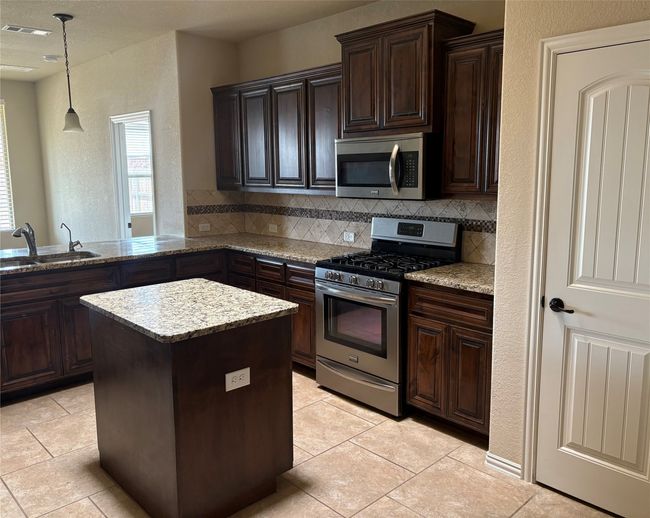 6616 Colony Rd, House other with 3 bedrooms, 2 bathrooms and null parking in Midland TX | Image 4