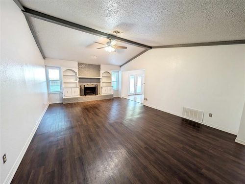 1116 Ne 4th St, Moore, OK, 73160-6908 | Card Image