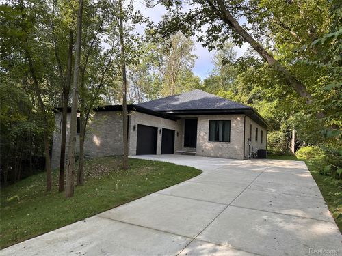 28219 Westbrook Ct, Farmington Hills, MI, 48334-4105 | Card Image