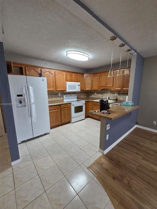 102-4133 Nw 88th Ave, Coral Springs, FL, 33065-1896 | Card Image