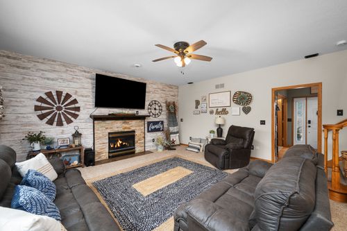12381 71st Ave, Blue Grass, IA, 52726-9617 | Card Image