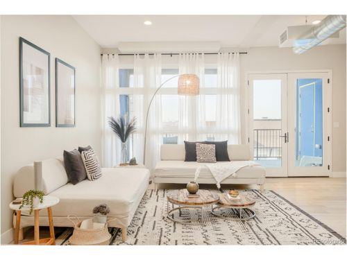 402-3198 Blake St, Denver, CO, 80205-2387 | Card Image
