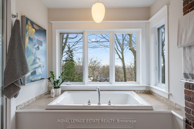 121 Pine Glen Rd, House other with 4 bedrooms, 3 bathrooms and 1 parking in Toronto ON | Image 18