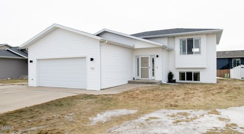 4618 37th Ave Nw, Mandan, ND, 58554-1178 | Card Image