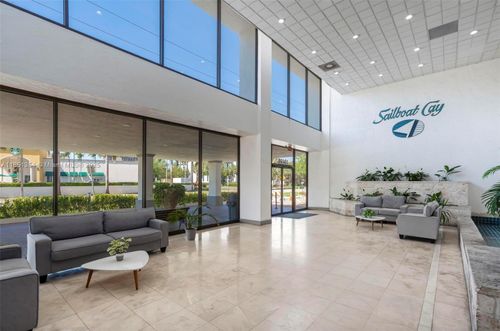 cum1-13499 Biscayne Blvd, NORTH MIAMI, FL, 33181-2043 | Card Image