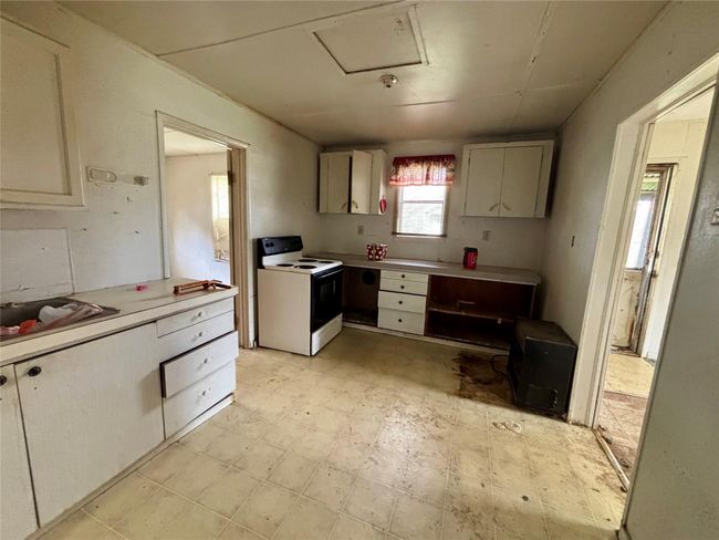 100 Upton Ln, House other with 2 bedrooms, 2 bathrooms and null parking in Brazoria TX | Image 4