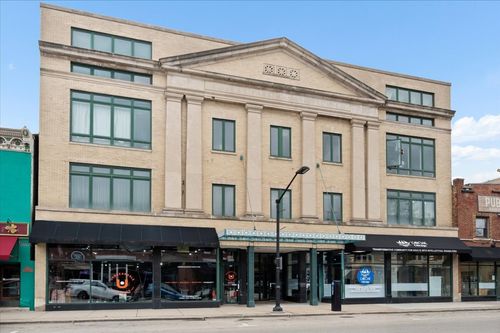 3c-7509 Madison St, Forest Park, IL, 60130-1428 | Card Image