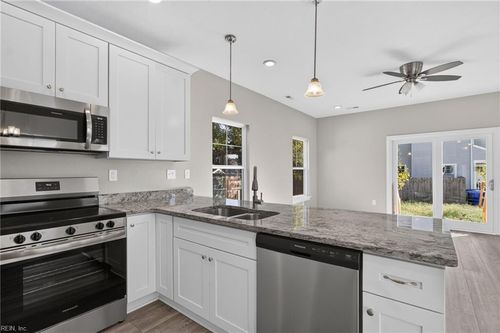 2229 Elm Ave, Portsmouth, VA, 23704-5611 | Card Image