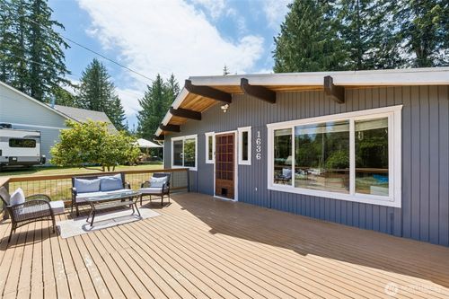 1636 Hemlock Dr, Camano Island, WA, 98282-7629 | Card Image