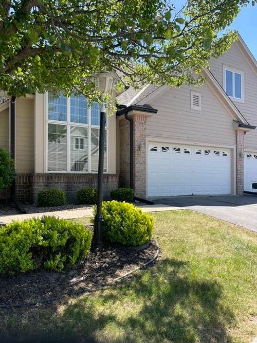 411 Meadowdale Dr, Waukesha, WI, 53188-3945 | Card Image