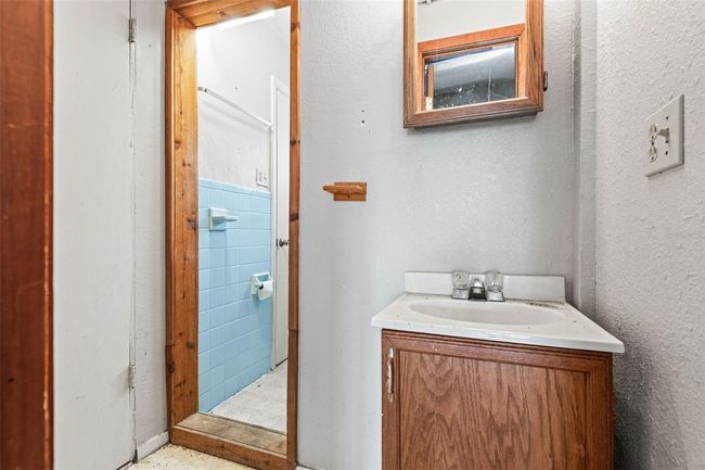 apt bathroom | Image 23