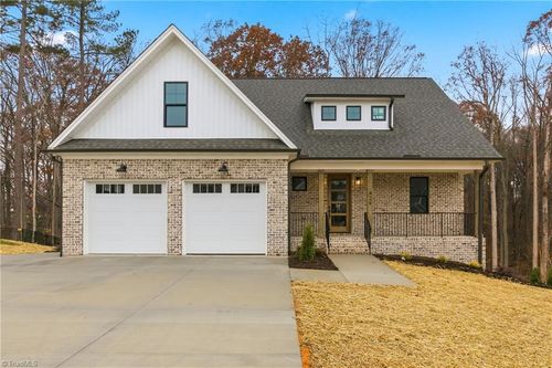 429 Wentworth Dr, Winston-Salem, NC, 27107-6179 | Card Image