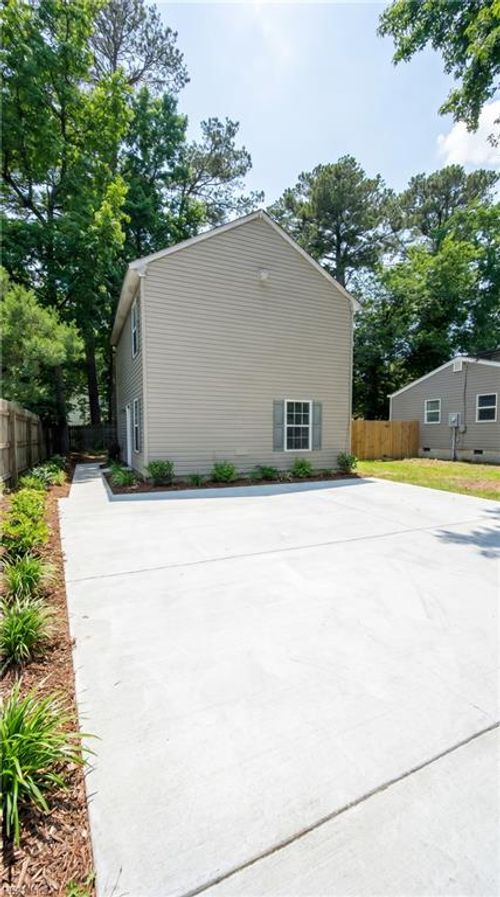 739 S Rosemont Rd, Virginia Beach, VA, 23452-4023 | Card Image