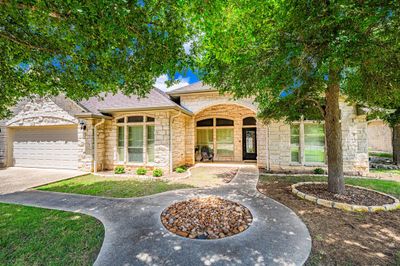 2024 Crown View Dr, Home with 4 bedrooms, 3 bathrooms and 2 parking in Kerrville TX | Image 3