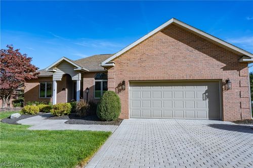 4 Greenmont Gdns, Vienna, WV, 26105-3254 | Card Image