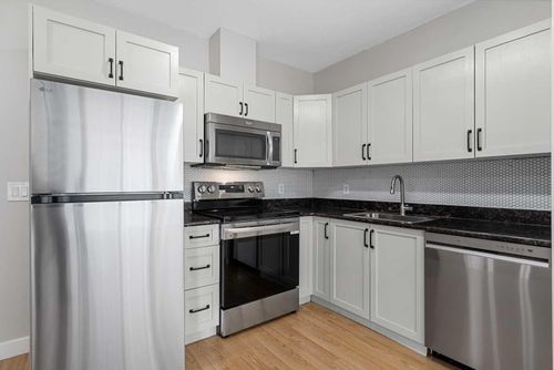 508-3820 Brentwood Road Nw, Calgary, AB, T2L2L5 | Card Image