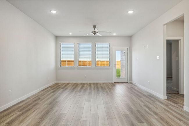 304 Bendecido Loop, House other with 4 bedrooms, 4 bathrooms and 2 parking in Elgin TX | Image 10